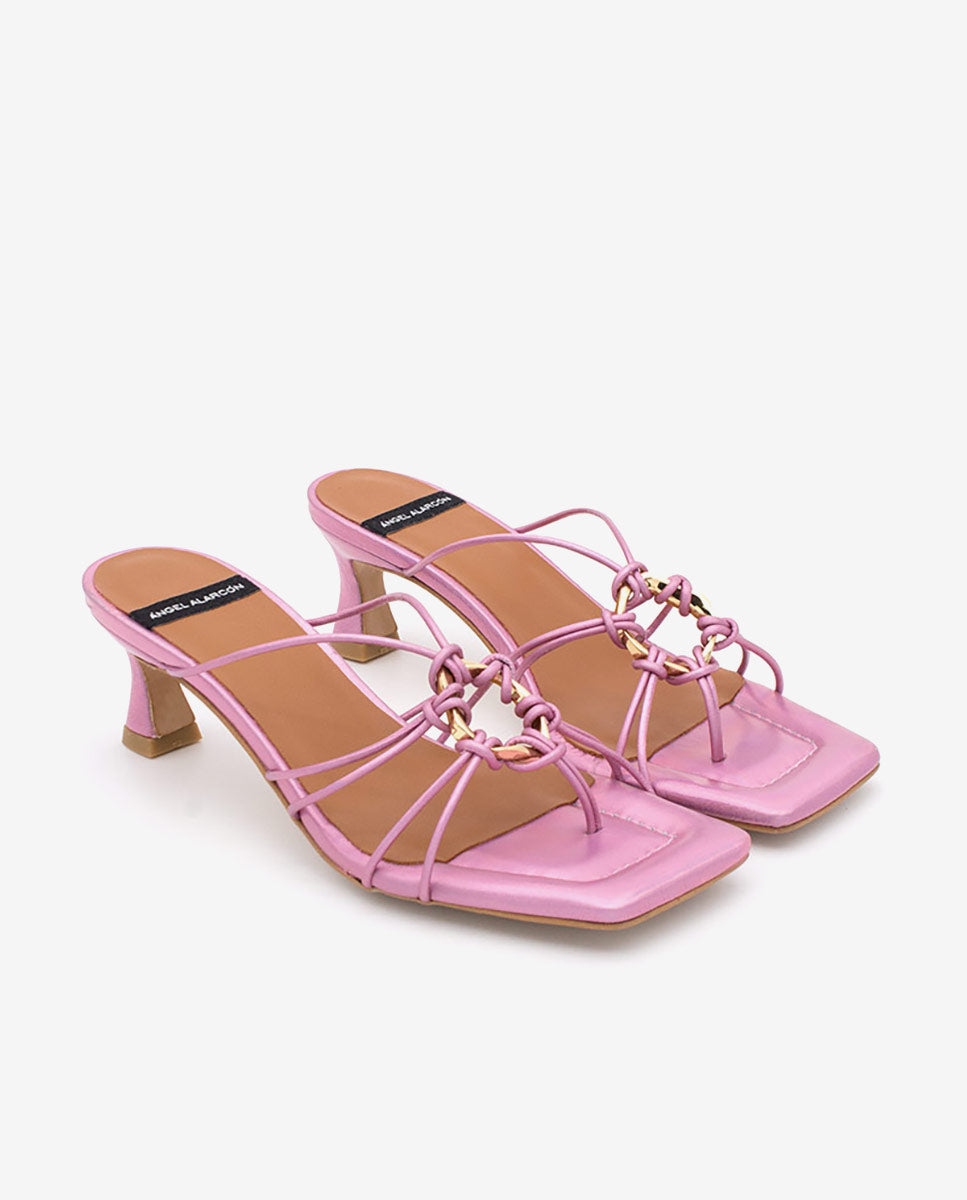 ALEXIA – Sandalia de tiras finas metalizadas tornasol con adorno central – rosa – Talla 35 – Ángel Alarcón