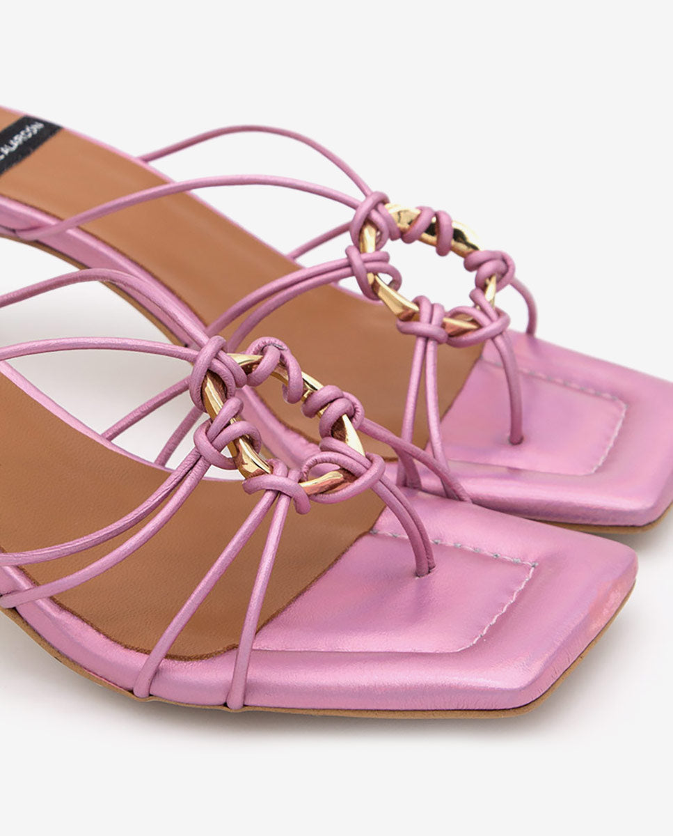 ALEXIA – Sandalia de tiras finas metalizadas tornasol con adorno central – rosa – Talla 36 – Ángel Alarcón