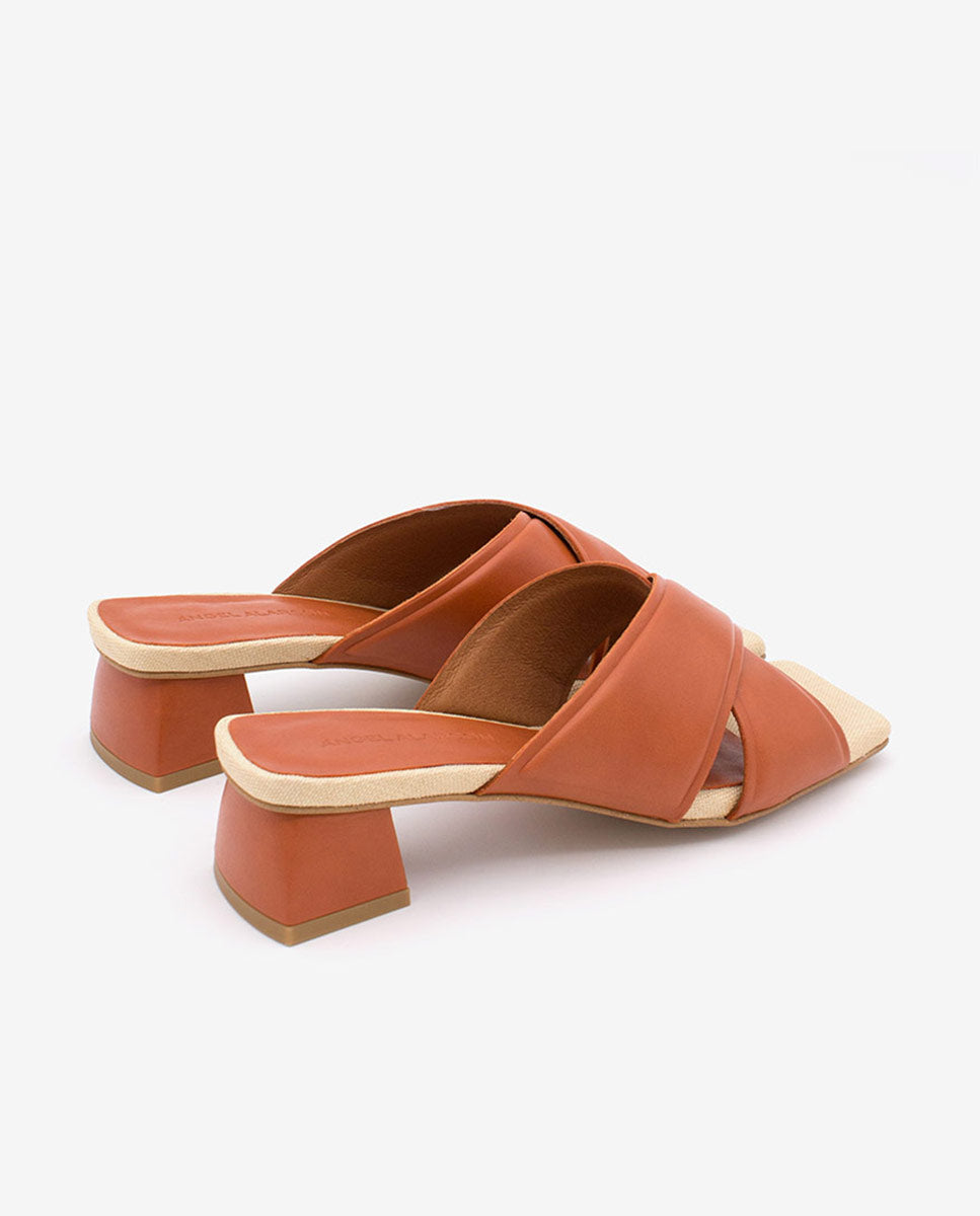 GERDI – Sandalia de piel de pala cruzada semiacolchada – Talla 38 – Ángel Alarcón