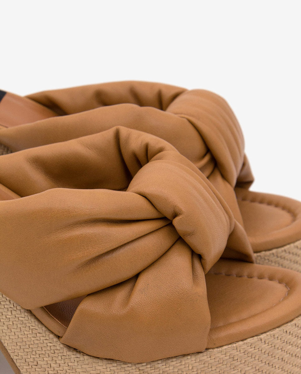 KIMM – Mule de piel acolchada con tacón y plataforma de rafia – camel – Talla 38 – Ángel Alarcón