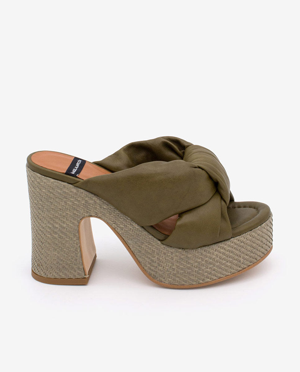 KIMM – Mule de piel acolchada con tacón y plataforma de rafia – Talla 39 – Ángel Alarcón