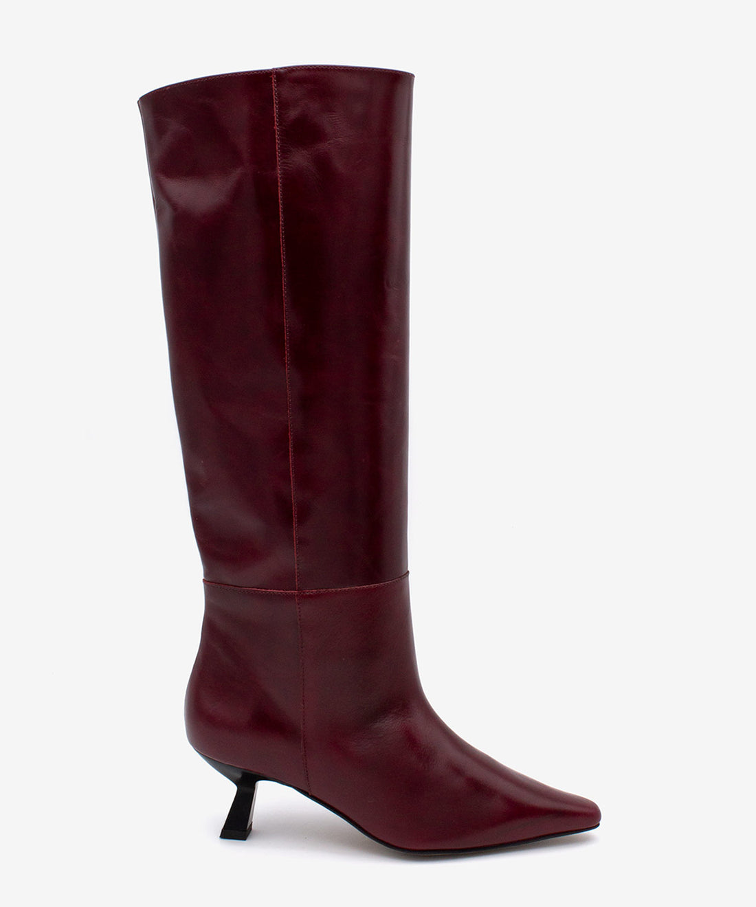 WIEMIA – Bota alta de piel con punta fina y tacón bajo – Talla 35 – Ángel Alarcón