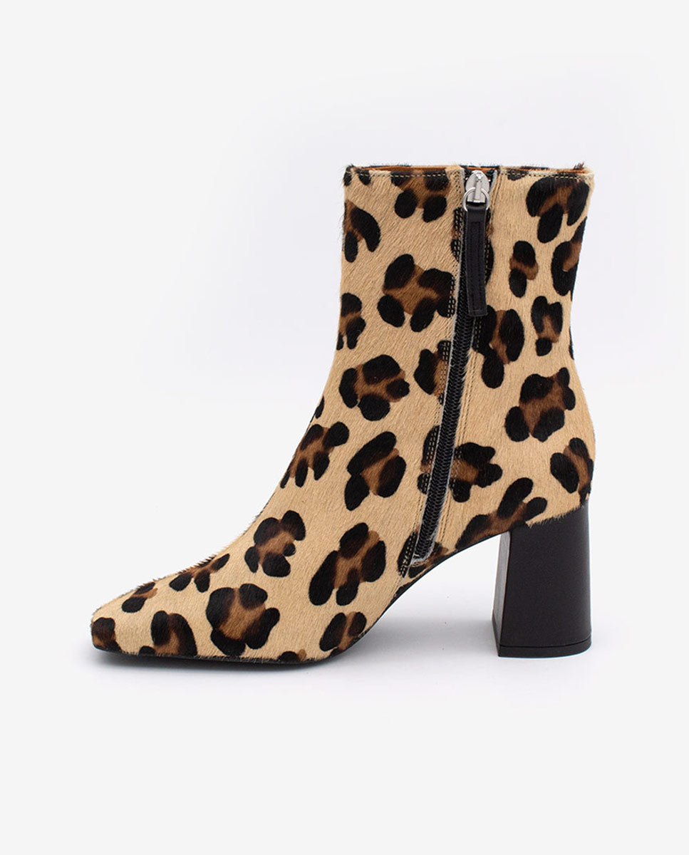 DRIMIA – Botín de piel con print leopardo, punta cuadrada y tacón ancho – Talla 39 – Ángel Alarcón