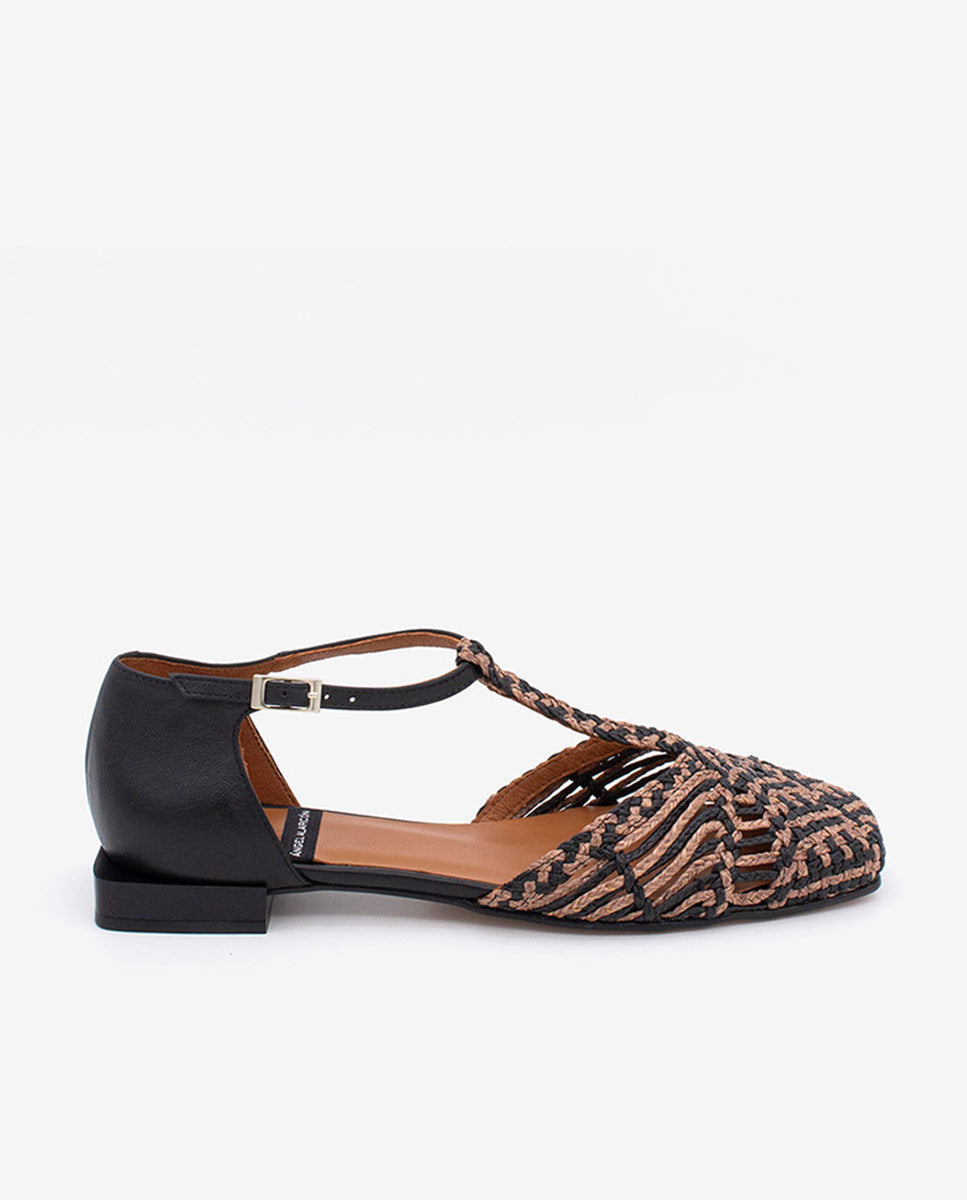 AMELIE - Zapato plano sujeto al tobillo de pala trenzada y piel – negro – Talla 35 – Ángel Alarcón