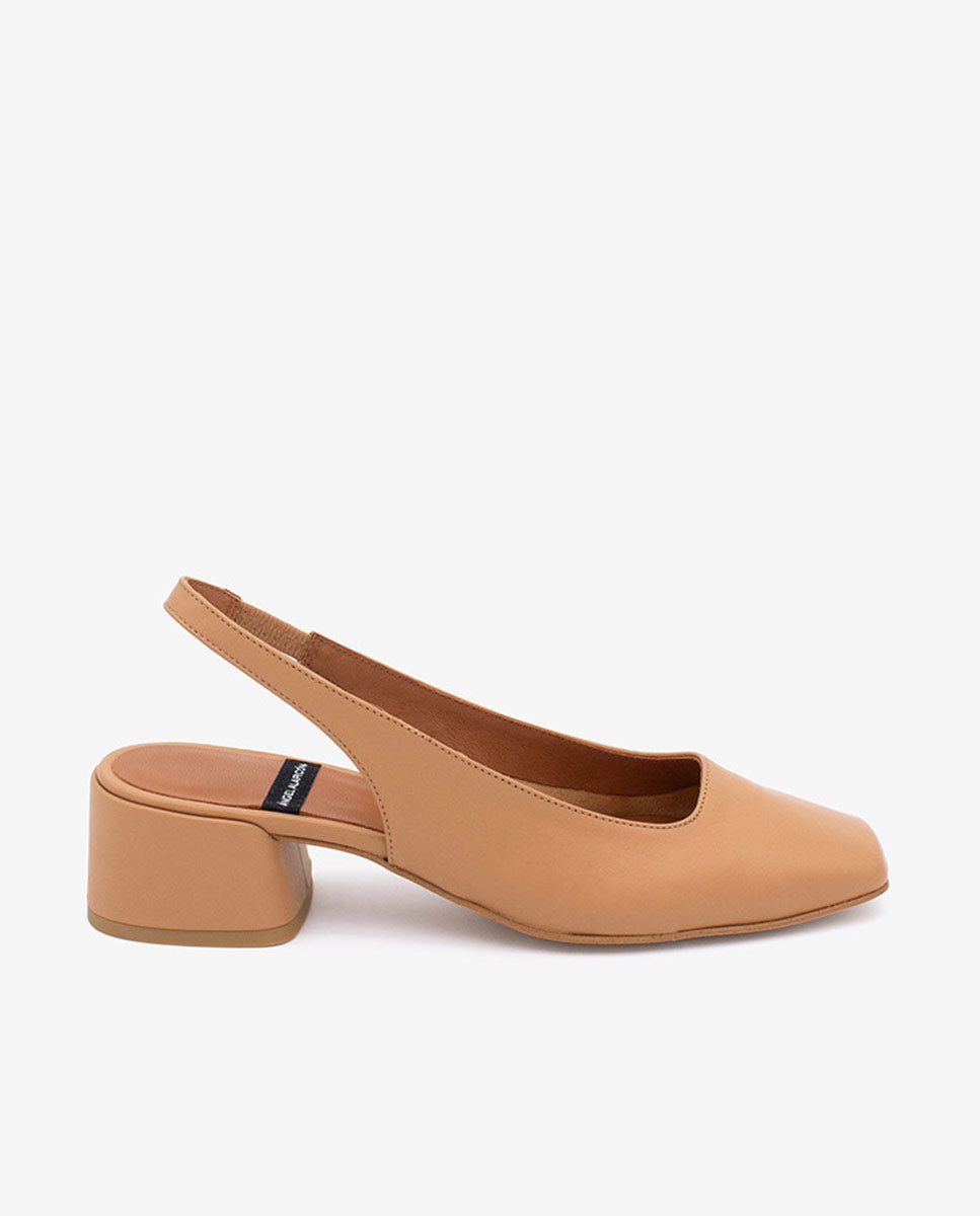 MANON - Zapatos de salón destalonados con tacón ancho de piel suave – camel – Talla 39 – Ángel Alarcón
