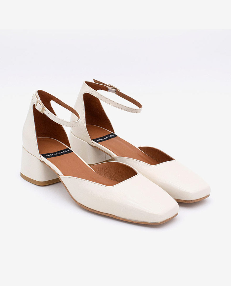 GABRIELLE - Zapato de tacón bajo con pulsera de piel – beige – Talla 38 – Ángel Alarcón