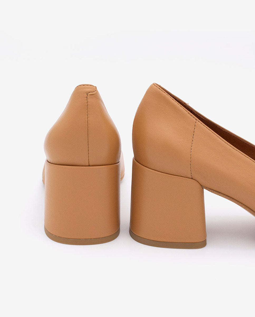 LUCIE - Zapatos de salón cómodos con tacón ancho de piel – camel – Talla 38 – Ángel Alarcón