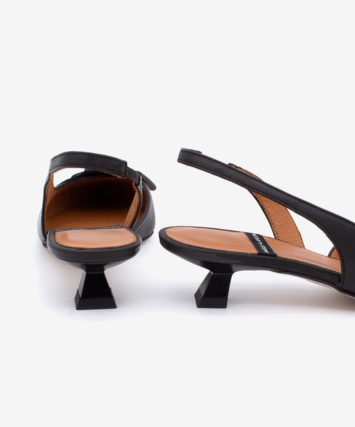 ALINE – Zapatos de salón destalonados de punta fina con lazo de piel – negro – Talla 39 – Ángel Alarcón