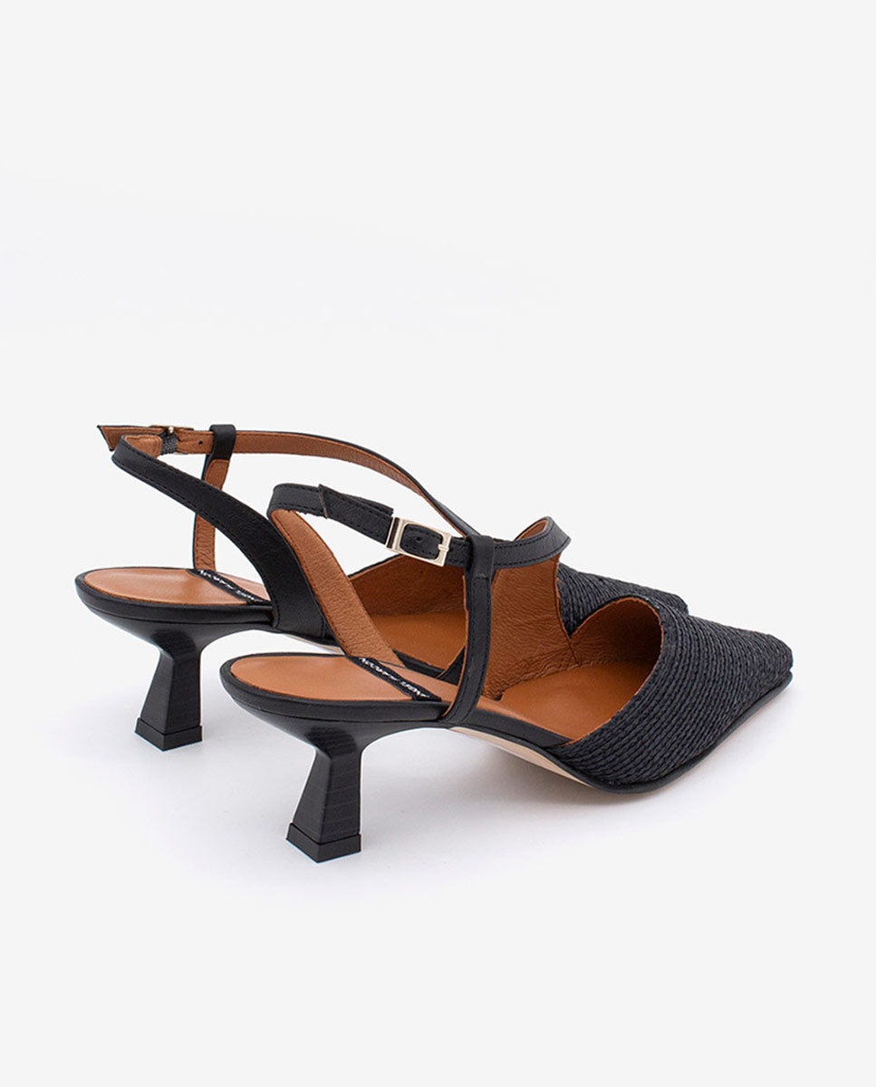 LORAINE – Zapato de salón destalonado con cierre cruzado en rafia y piel – negro – Ángel Alarcón