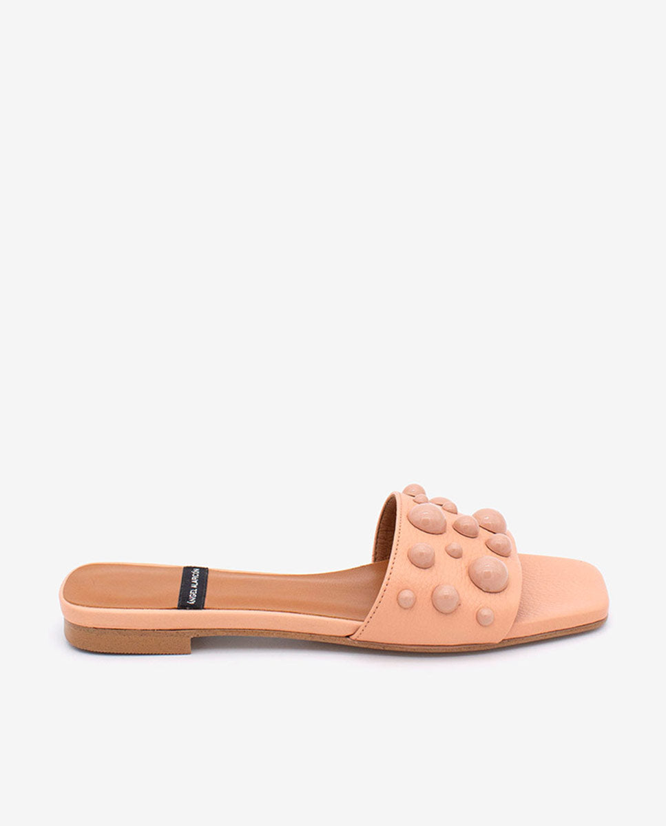 SYLVIE – Zapatos planos en piel tipo mule abiertos con pala adornada con semiesferas – Talla 39 – Ángel Alarcón