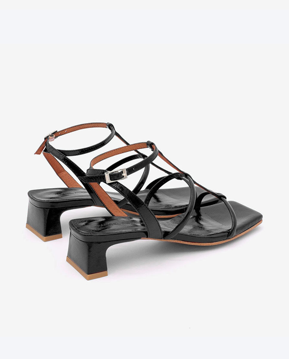 RACHEL – Sandalia de tiras t-strap con tacón bajo en piel brillante texturizada – negro – Talla 40 – Ángel Alarcón