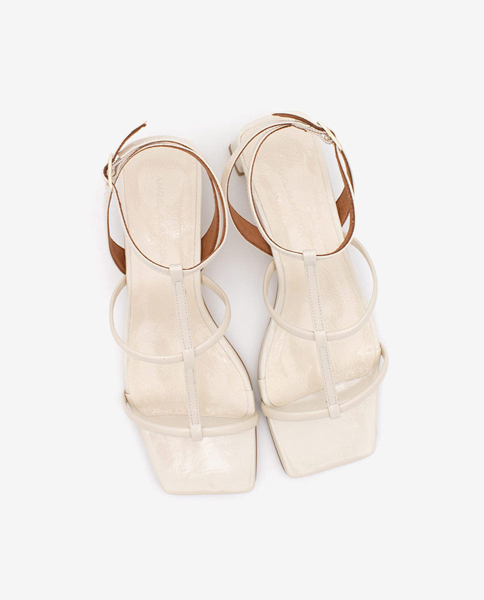 RACHEL – Sandalia de tiras t-strap con tacón bajo en piel brillante texturizada – beige – Talla 39 – Ángel Alarcón