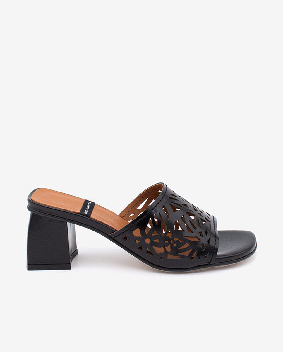 MARGUERITE - Mule de pala troquelada con tacón ancho en piel brillante – negro – Talla 38 – Ángel Alarcón