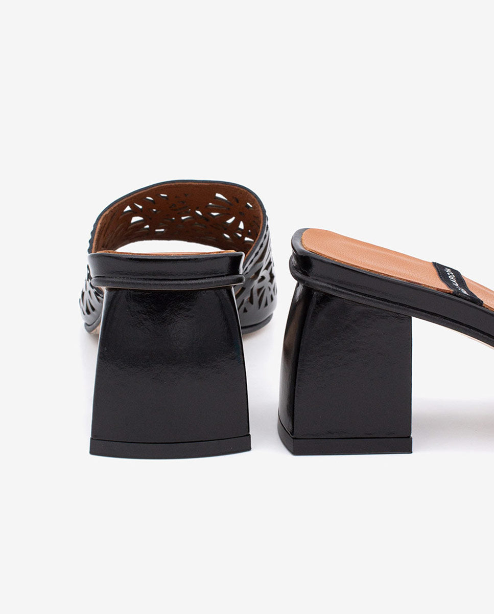 MARGUERITE - Mule de pala troquelada con tacón ancho en piel brillante – negro – Talla 40 – Ángel Alarcón