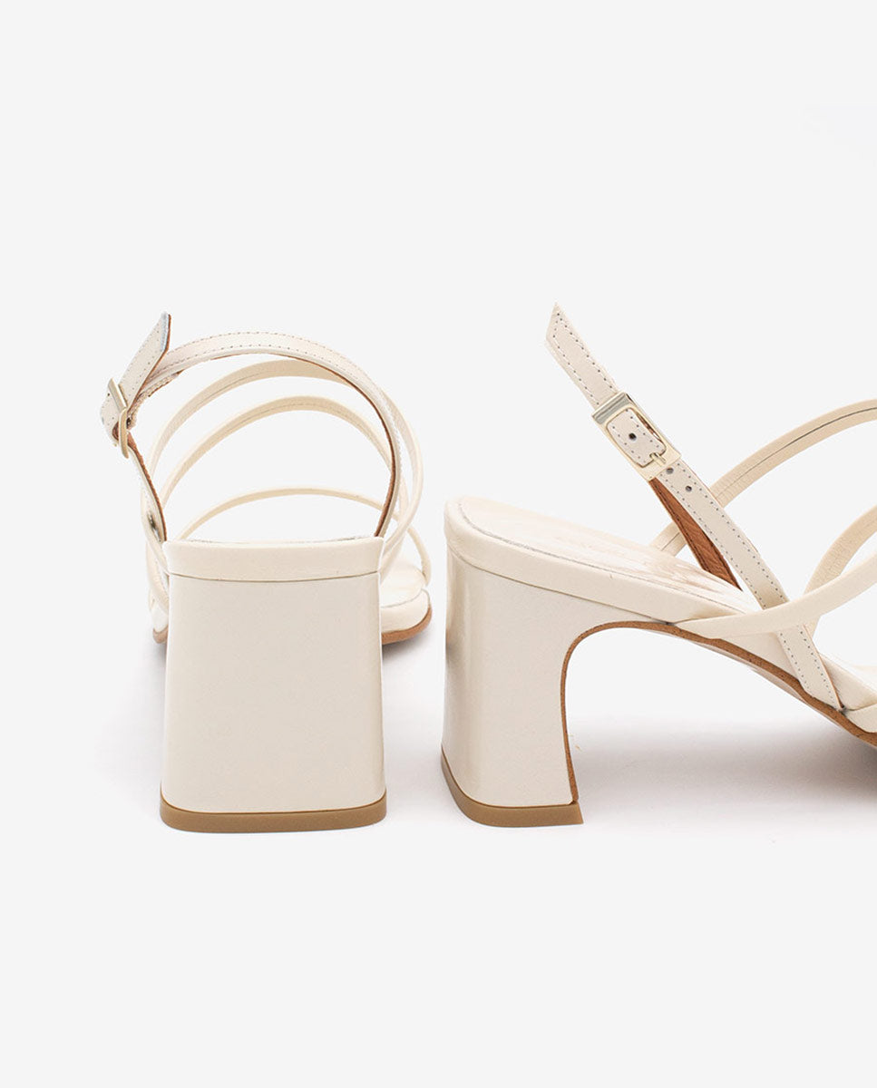 FABIENNE - Sandalia de tiras con tacón en piel texturizada – beige – Talla 40 – Ángel Alarcón