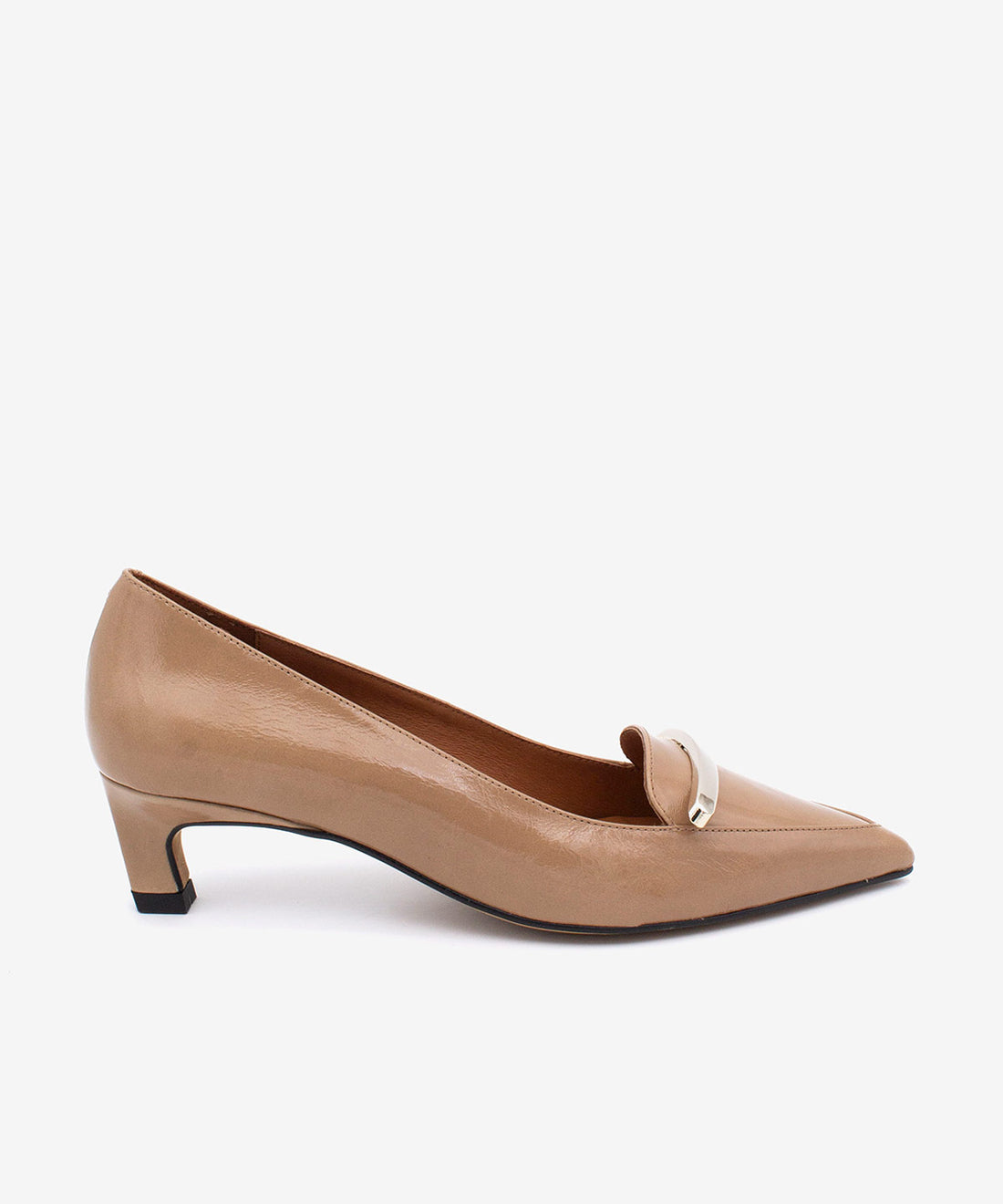 NELIE – Zapato de salón de corte mocasín con tacón mini y adorno metálico – Talla 35 – Ángel Alarcón