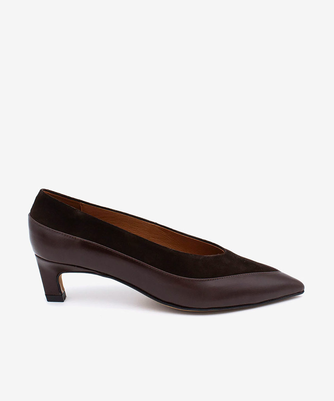 CHERIE – Zapato de mujer de piel y serraje tipo salón con tacón mini – marrón oscuro – Talla 35 – Ángel Alarcón