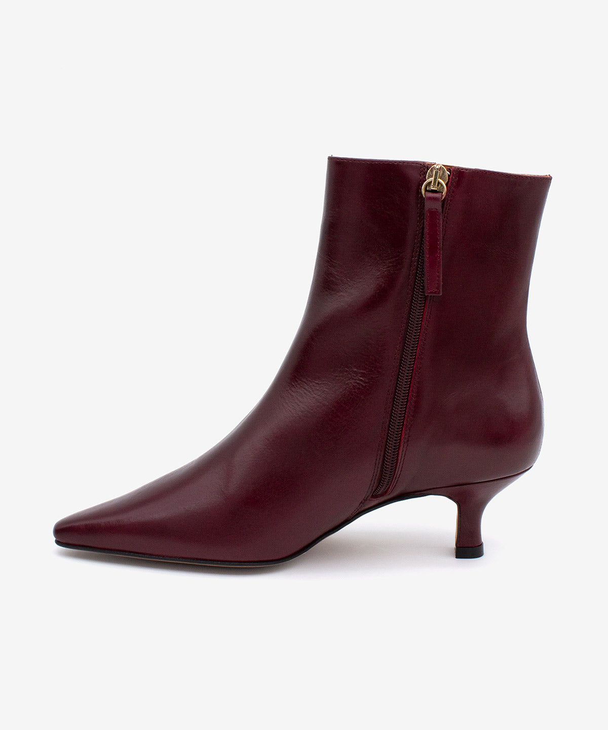 CLEO - Botín de tacón bajo con puntera fina de piel lisa semibrillante - Zapatos burdeos - Zapatos de mujer Ángel Alarcón - Women Shoes 2026