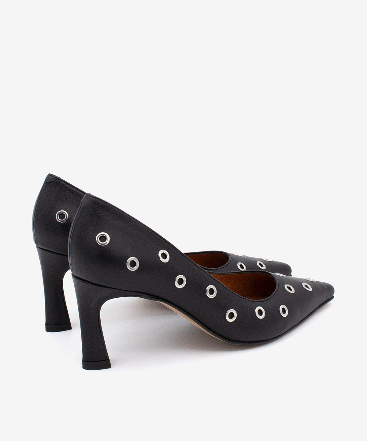 ADRIENE – Stiletto de mujer de piel elegante y moderno con tachas – negro – Talla 37 – Ángel Alarcón