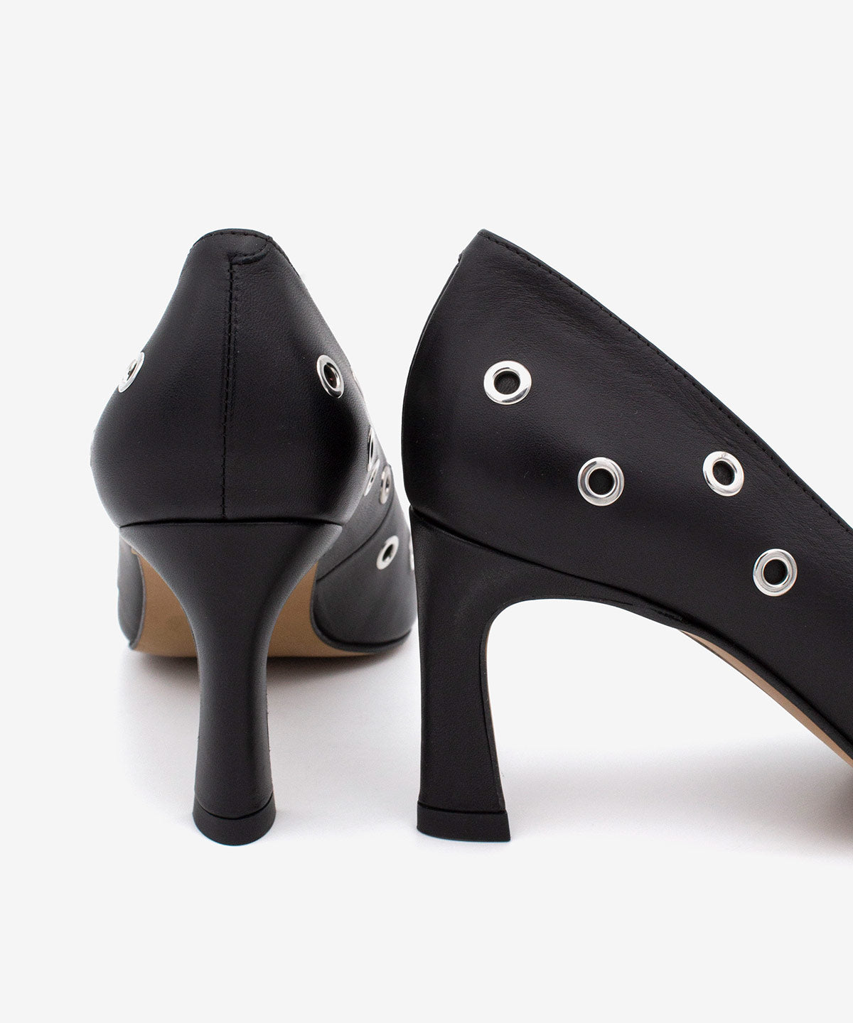 ADRIENE – Stiletto de mujer de piel elegante y moderno con tachas – negro – Talla 39 – Ángel Alarcón