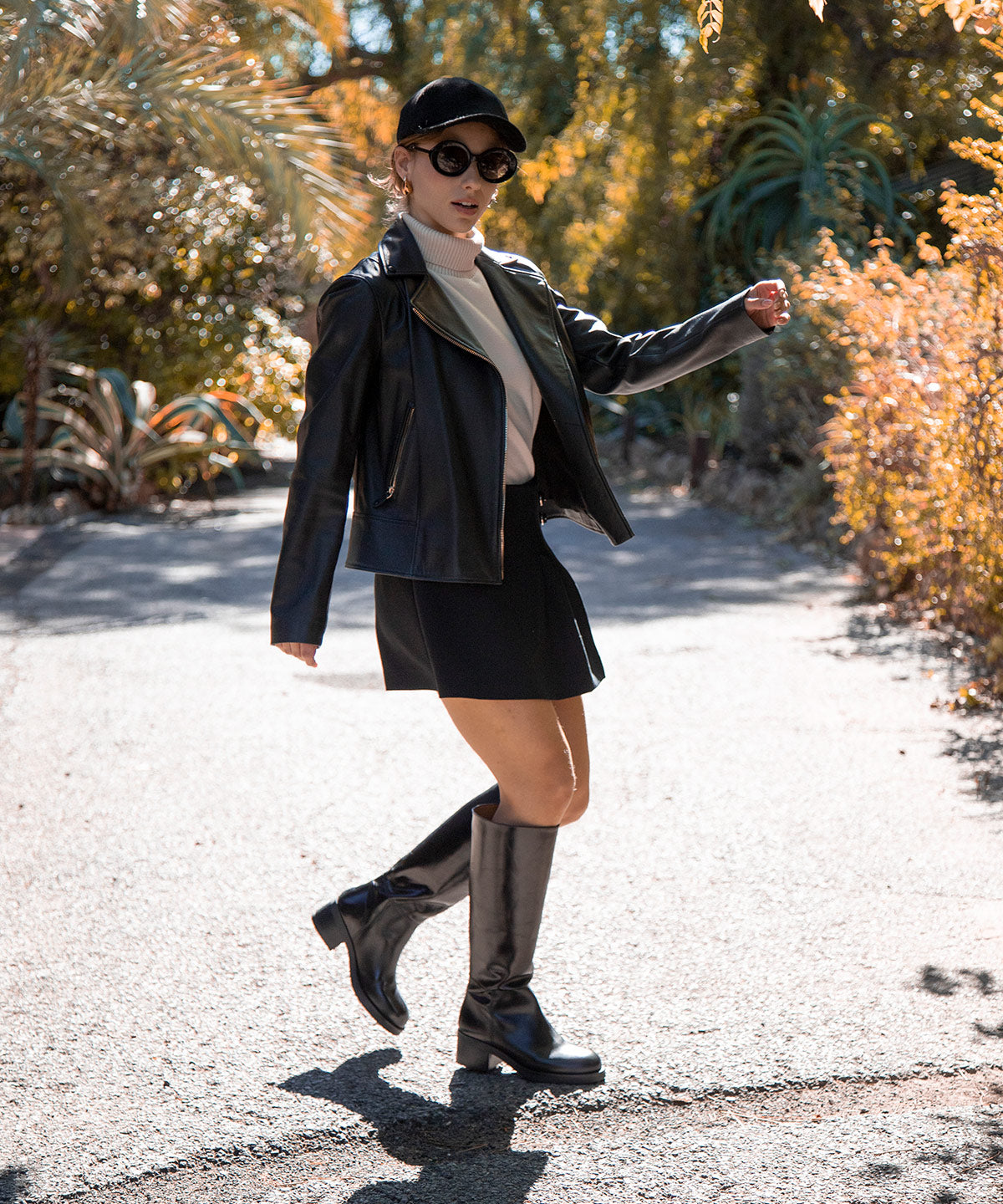 ICITA – Bota de caña alta con suela ancha y tacón cómodo de piel natural – negro – Talla 35 – Ángel Alarcón