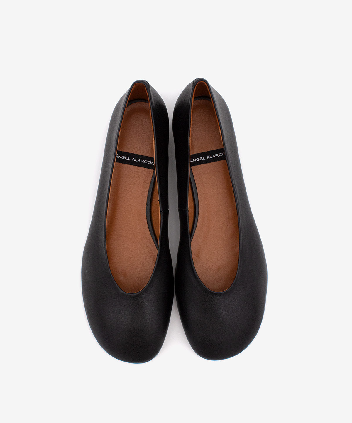KATYA – Bailarina con puntera redonda y tacón bajo de diseño de piel – negro – Talla 38 – Ángel Alarcón