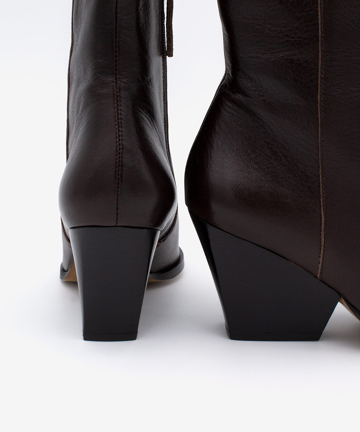 MIRETTE – Botín de mujer con tacón ancho y diseño moderno de piel natural – marrón oscuro – Talla 41 – Ángel Alarcón