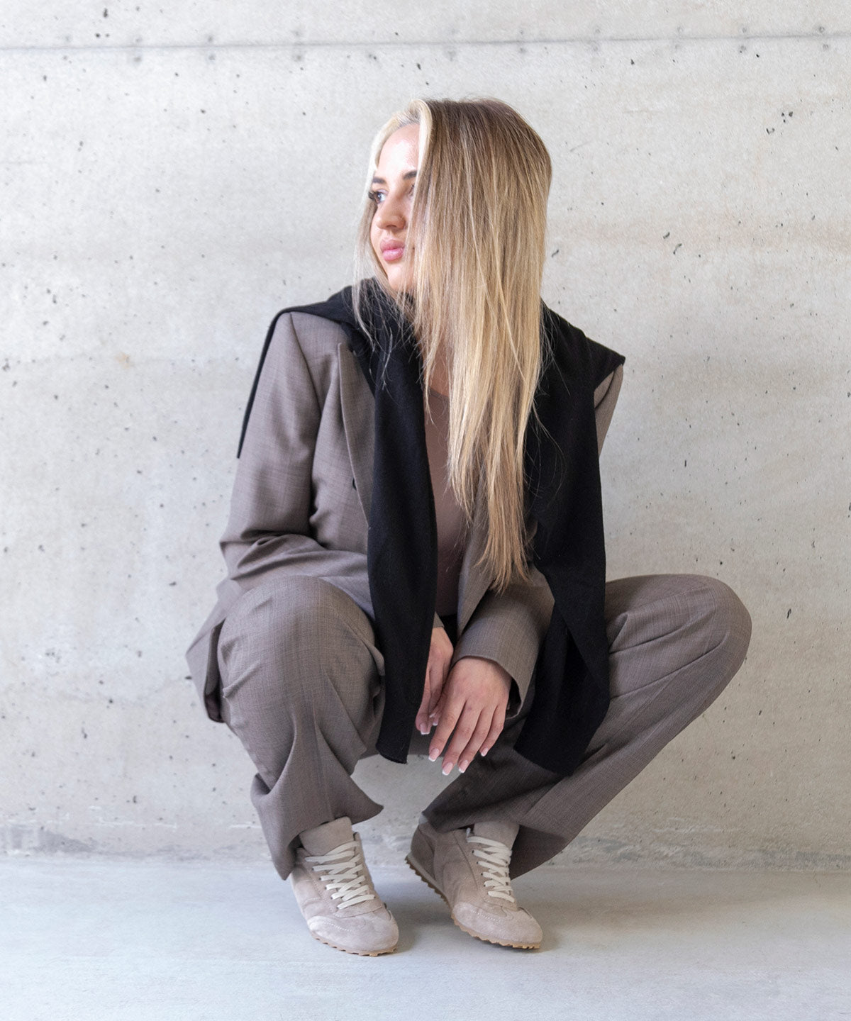 KESIA - Sneakers de mujer cómodos y elegantes de serraje – Talla 36 – Ángel Alarcón