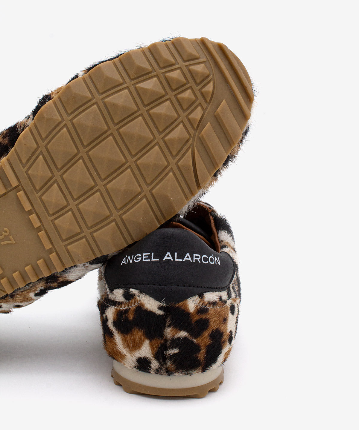 KESIA - Sneaker de mujer de pelo poni print vaca con suela de goma - Zapatos Negros - Zapatos de mujer Ángel Alarcón - Women Shoes 2026
