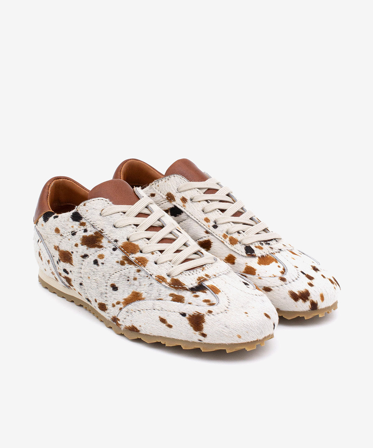 KESIA - Sneakers de mujer cómodos y elegantes de pelo print vaquita – Talla 38 – Ángel Alarcón
