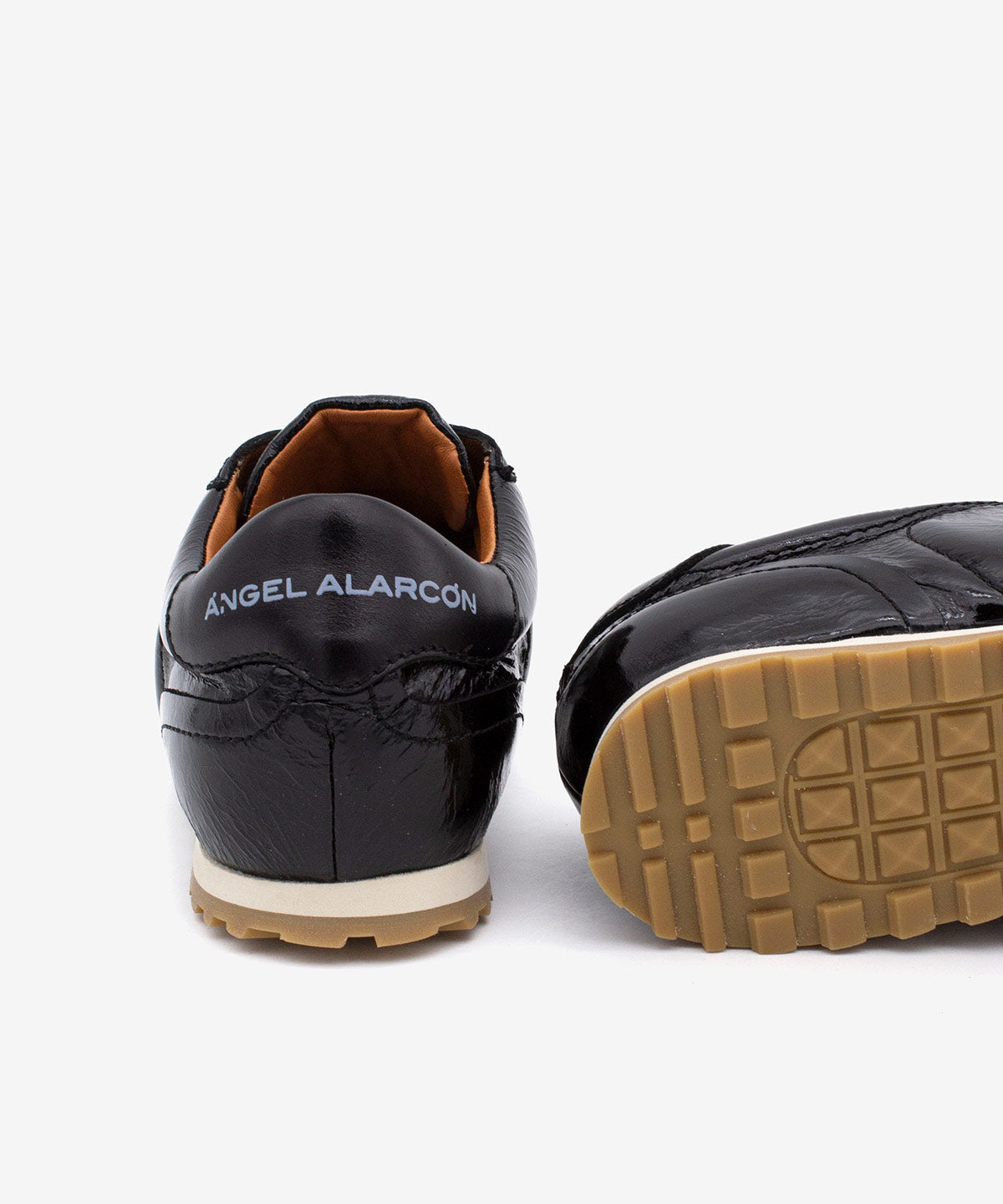 KESIA – Sneakers de piel brillante texturizada con suela de goma dentada – negro – Talla 39 – Ángel Alarcón
