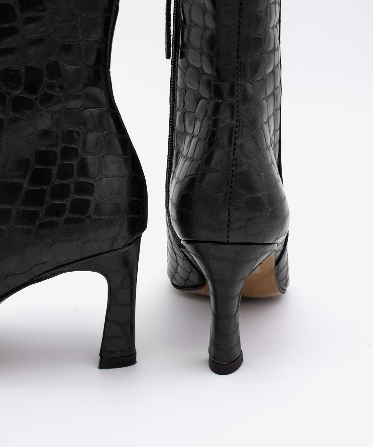 ZAIRA – Botín de mujer con tacón fino en piel print croco – negro – Talla 41 – Ángel Alarcón