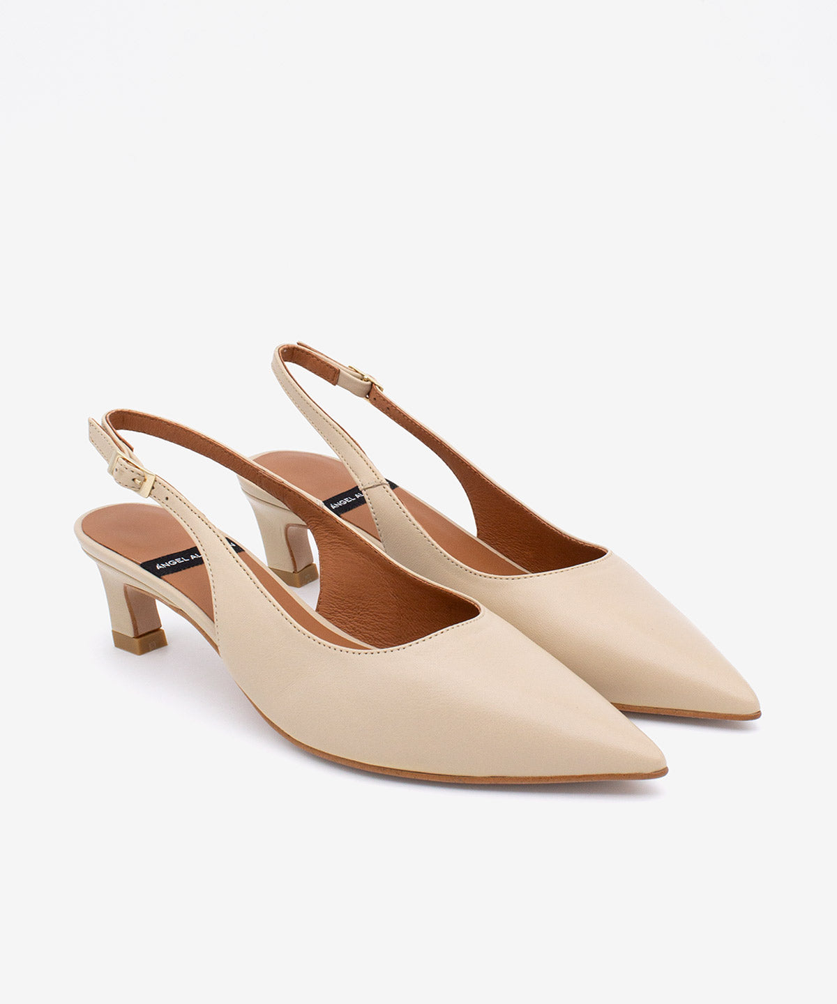 SUZANNE – Salón destalonado con tacón bajo de piel grano suave – blanco – Talla 35 – Ángel Alarcón
