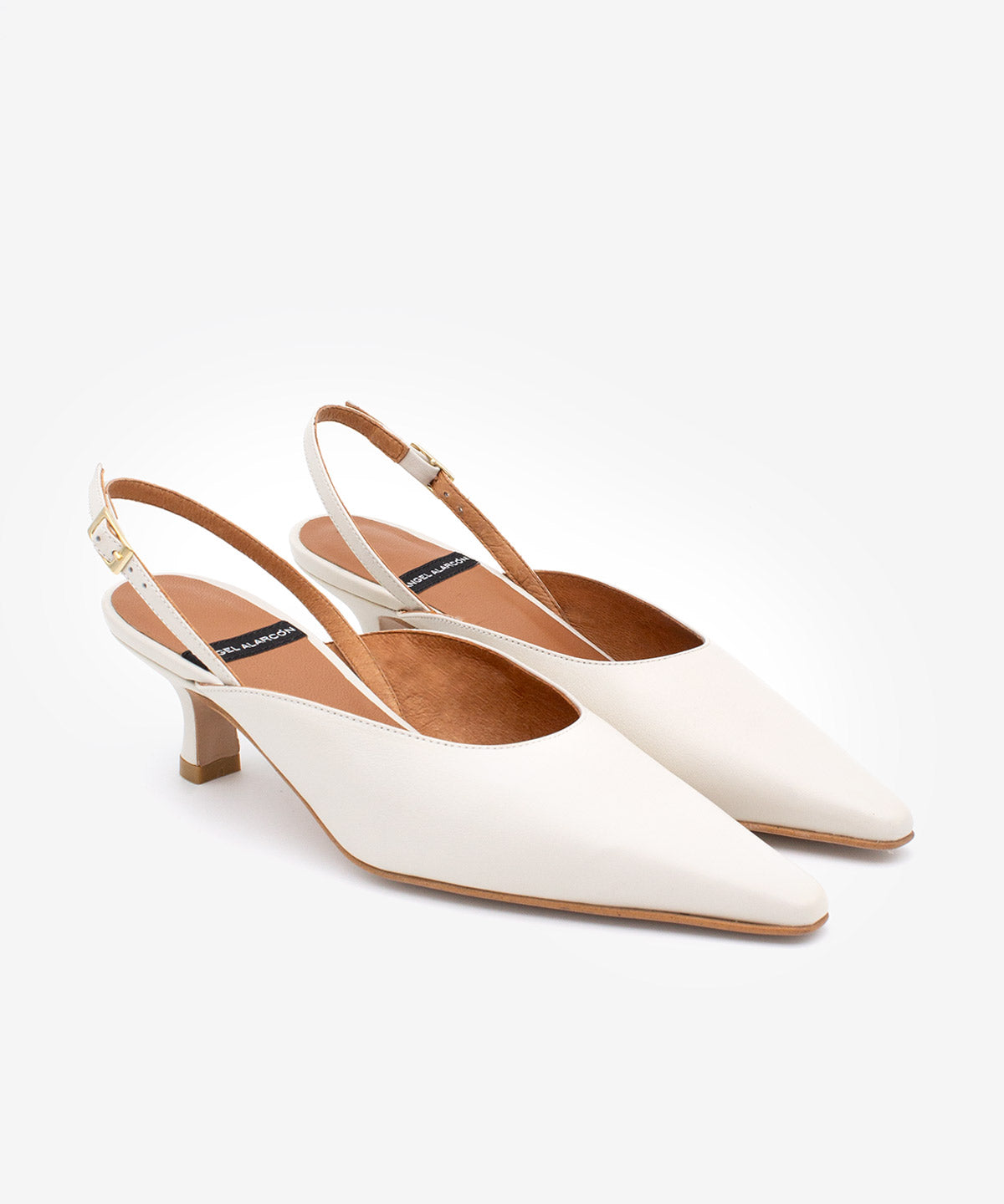 CARLA - Salón destalonado de mujer con tacón bajo de vestir de piel grano suave - Zapatos blancos - Zapatos de mujer Ángel Alarcón - Women Shoes 2026