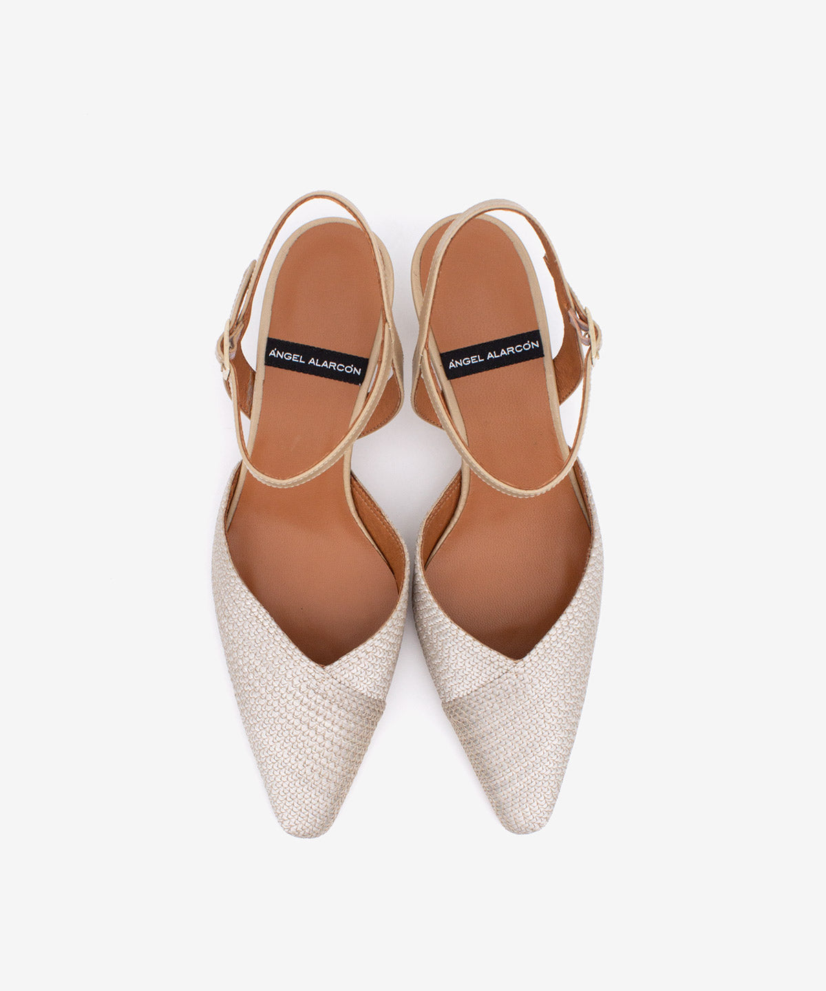 EMILIA – Salón con talón descubierto sujeto al tobillo con tacón bajo – beige – Talla 39 – Ángel Alarcón