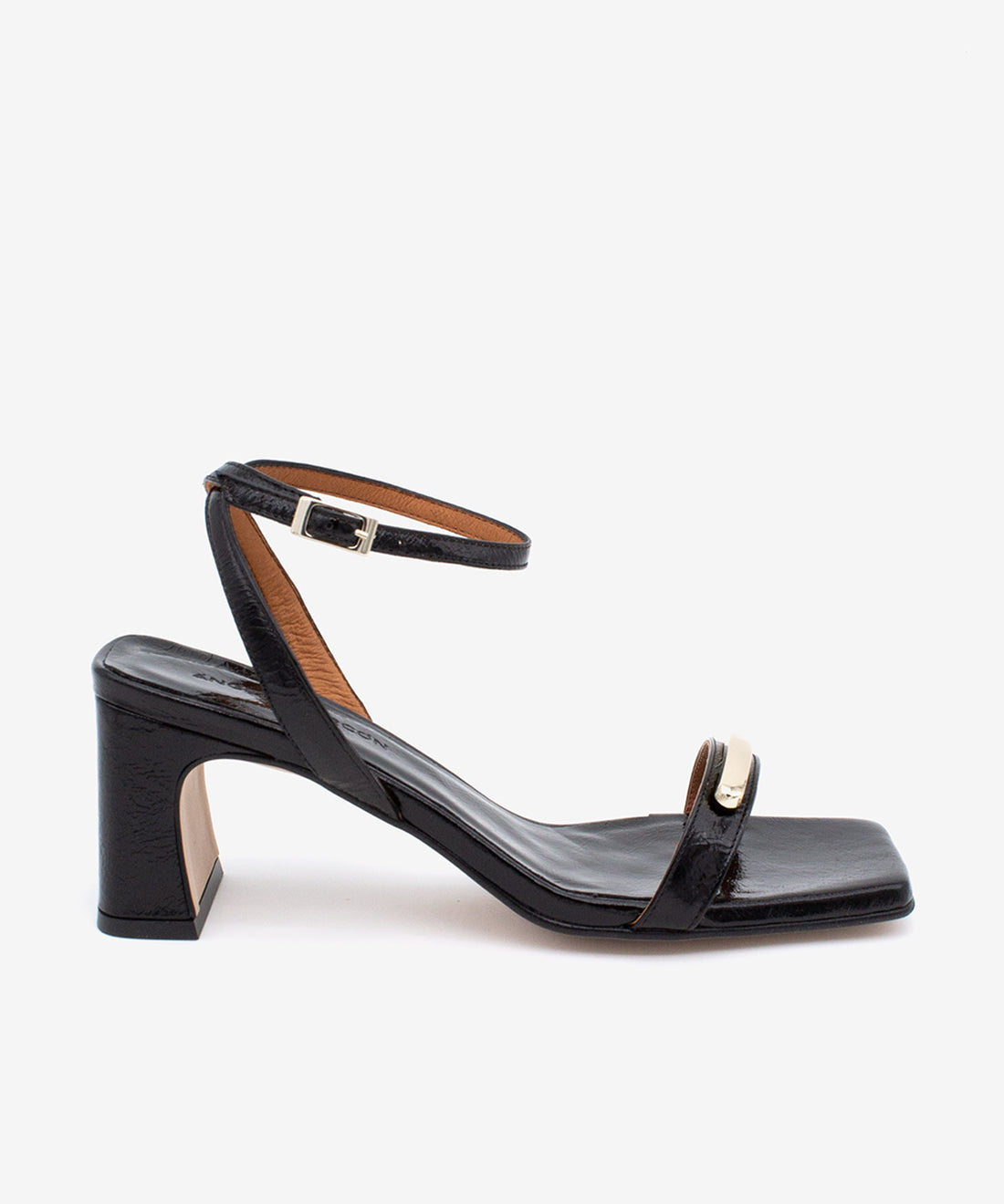 SIBILA – Sandalias de tira con adorno, pulsera y tacón en piel brillante – negro – Talla 35 – Ángel Alarcón