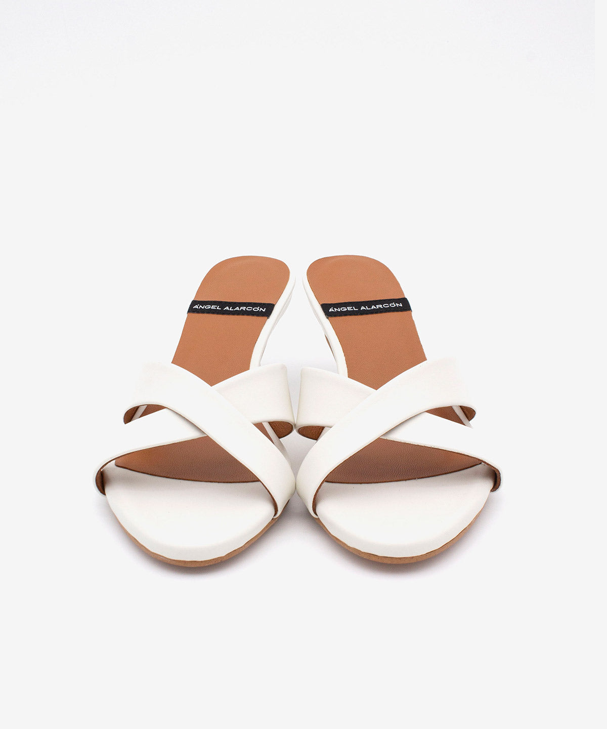 ELODIA – Mules de tacón fino cómodo con pala cruzada de piel suave – blanco – Talla 39 – Ángel Alarcón