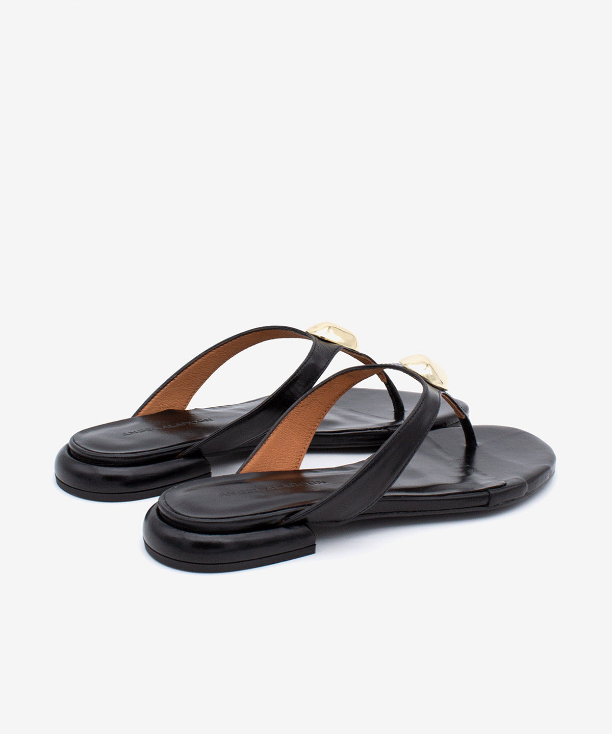 CLAUDIA – Sandalia de dedo con adorno metálico de piel texturizada – negro – Talla 37 – Ángel Alarcón