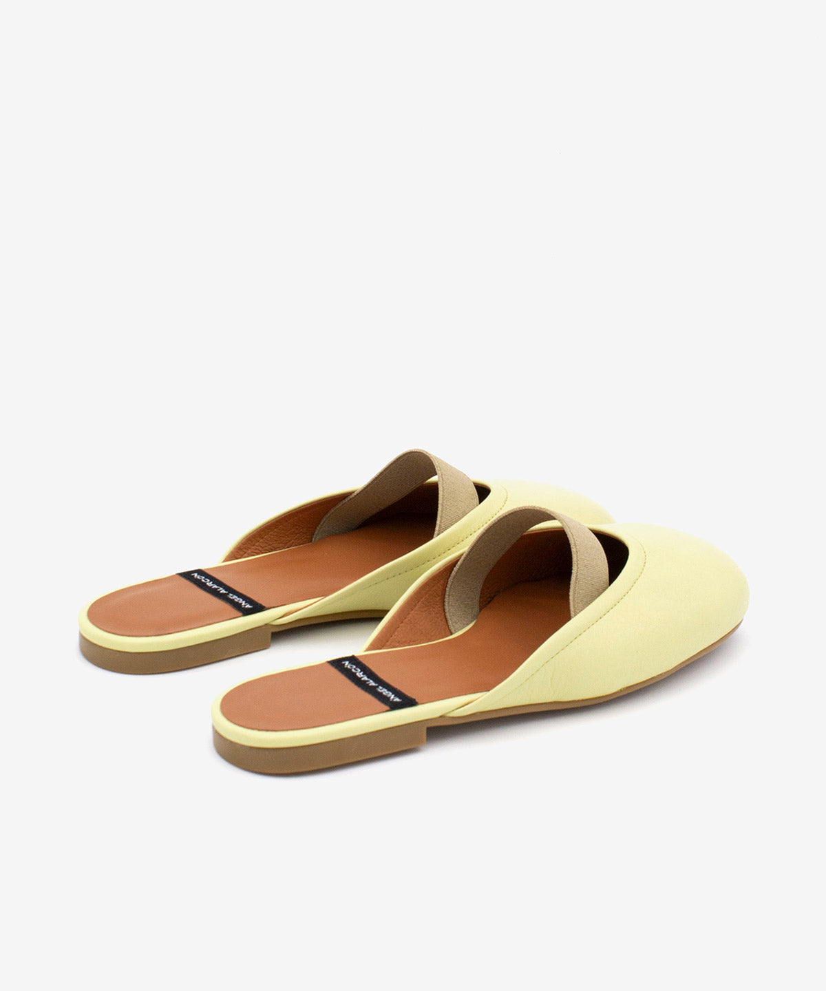 DELIA – Zueco plano destalonado de mujer con cierre elástico de piel suave - Zapatos verde claro - Zapatos de mujer Ángel Alarcón - Women Shoes 2026