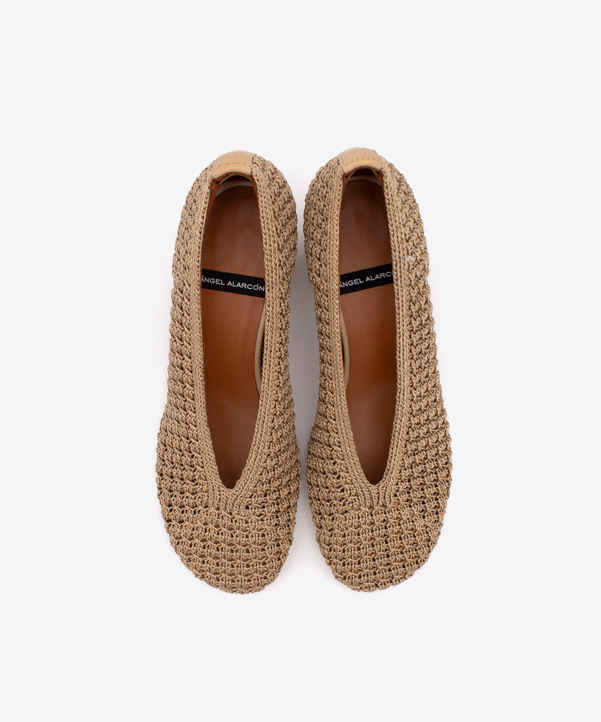 ESTER – Salón de mujer de trenzado elástico con tacón cómodo y piel - Zapatos color camel - Zapatos de mujer Ángel Alarcón - Women Shoes 2026