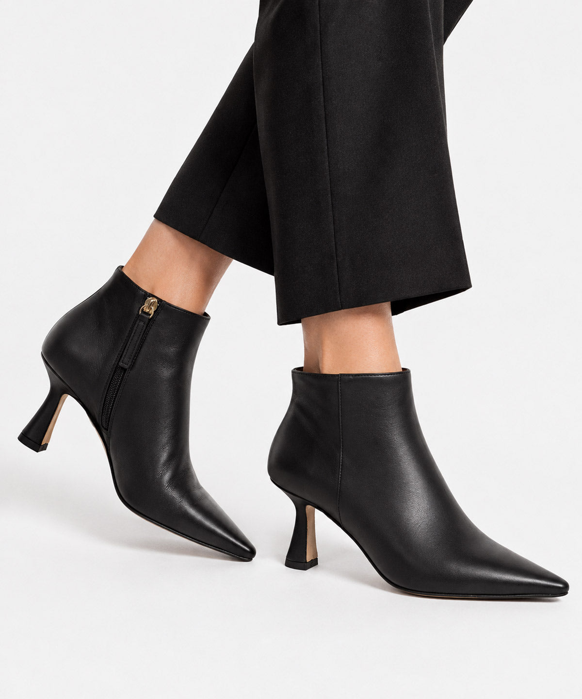 KAYLA - Botín de tacón alto con puntera fina en piel lisa - Zapatos Negros - Zapatos de mujer Ángel Alarcón - Women Shoes 2026