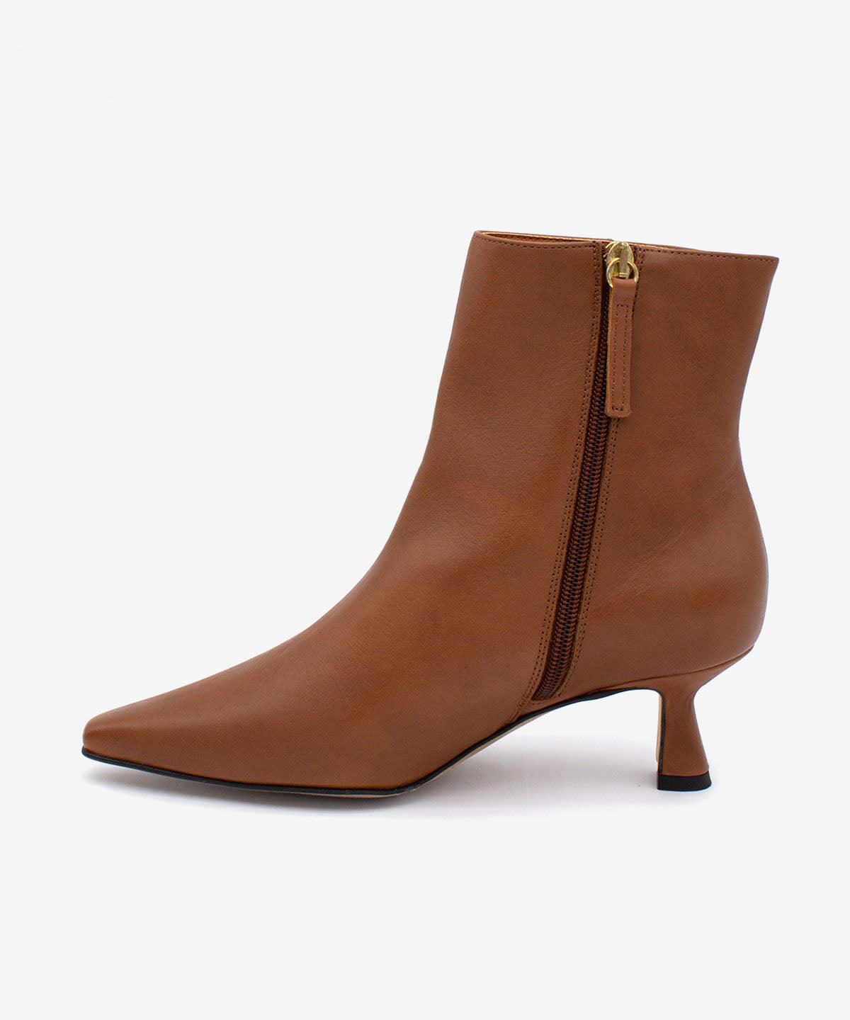 FAYE - Botín de mujer con puntera fina de piel suave - Zapatos color cuero - Zapatos de mujer Ángel Alarcón - Women Shoes 2026