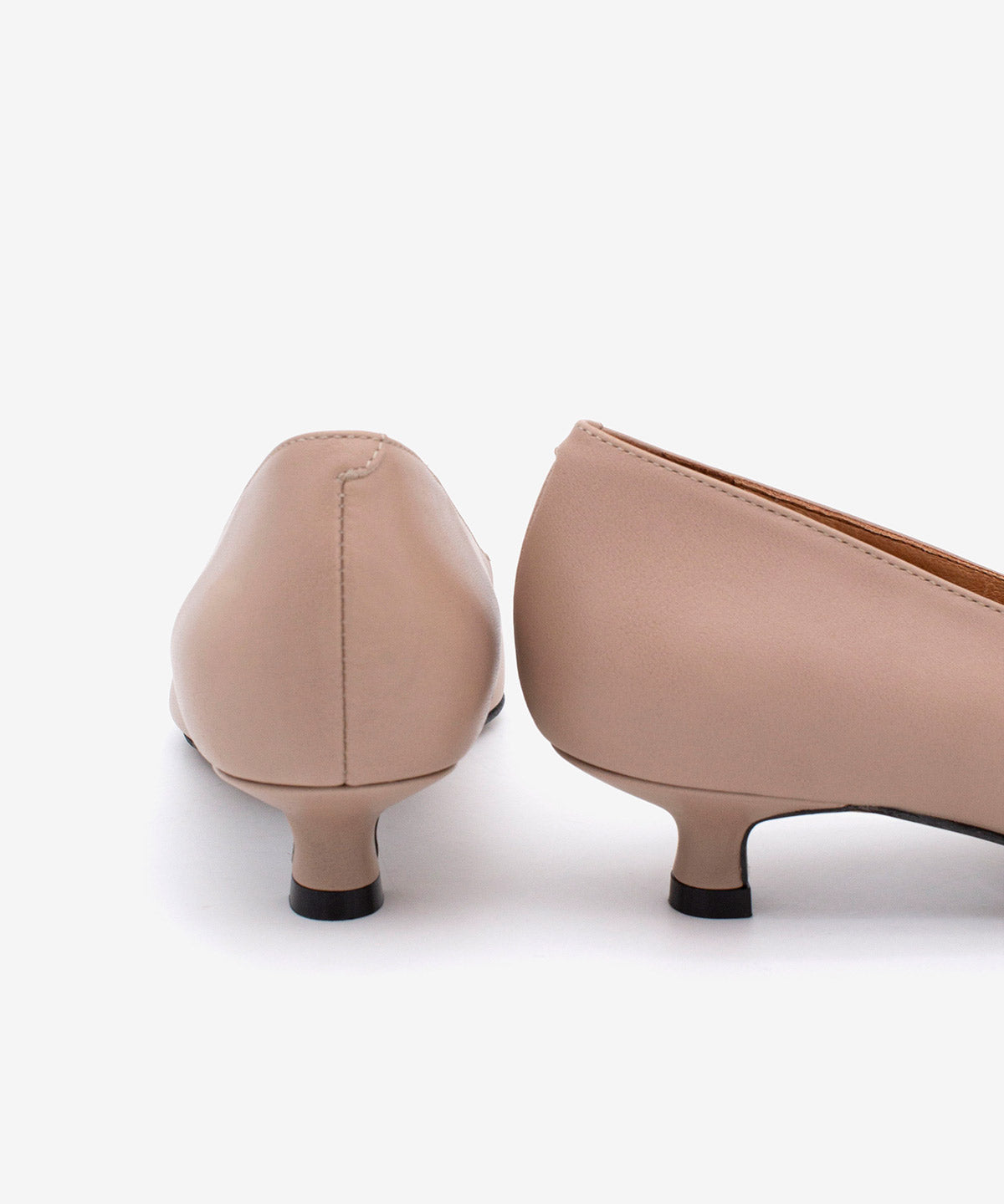 GRACE - Salón de tacón bajo con adorno de corazón dorado de piel lisa - Zapatos Nude - beige - Zapatos de mujer Ángel Alarcón - Women Shoes 2026