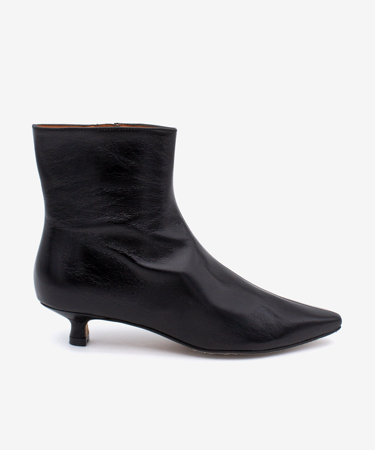 DOROTHEA - Botín de tacón kitten con puntera fina de piel texturizada - Zapatos Negros - Zapatos de mujer Ángel Alarcón - Women Shoes 2026