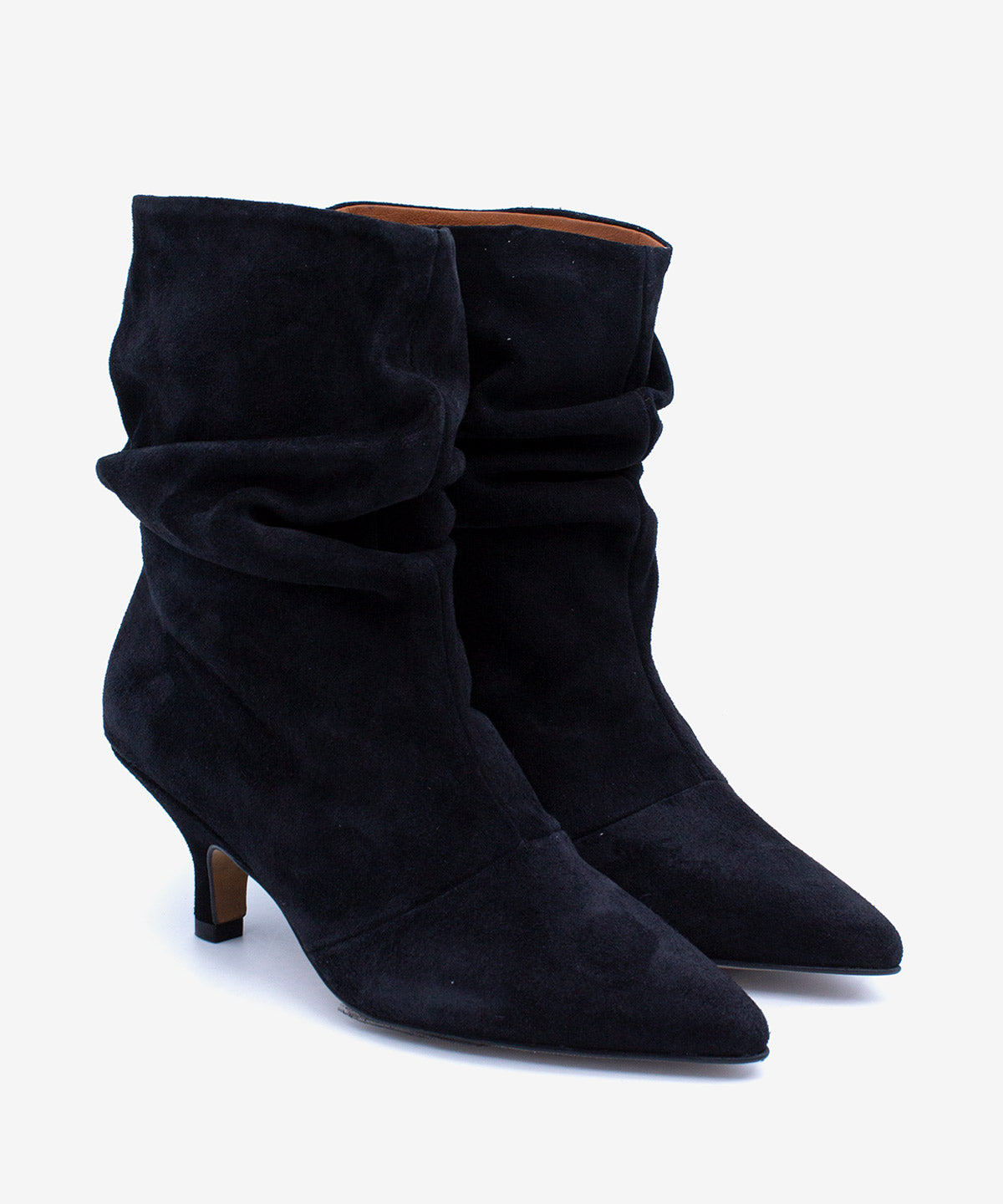 LISETTE - Botín de tacón fino con caña arrugada de serraje - Zapatos color cuero - Zapatos de mujer Ángel Alarcón - Women Shoes 2026