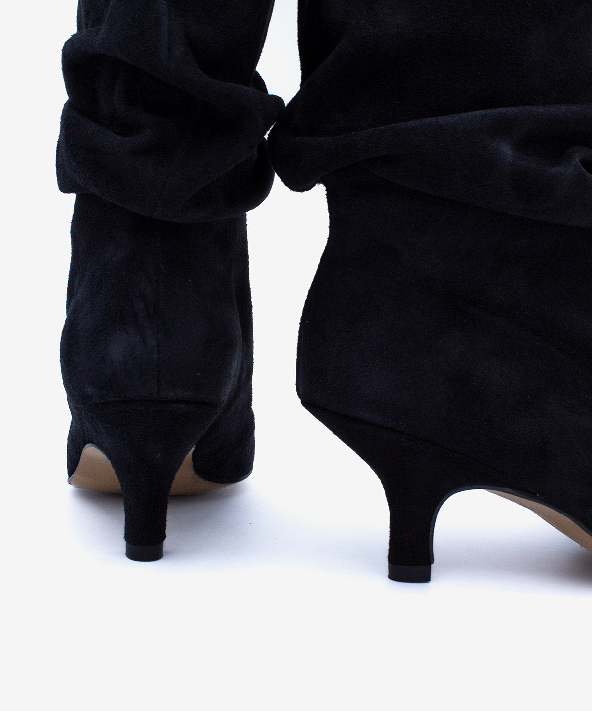 LISETTE - Botín de tacón fino con caña arrugada de serraje - Zapatos color cuero - Zapatos de mujer Ángel Alarcón - Women Shoes 2026