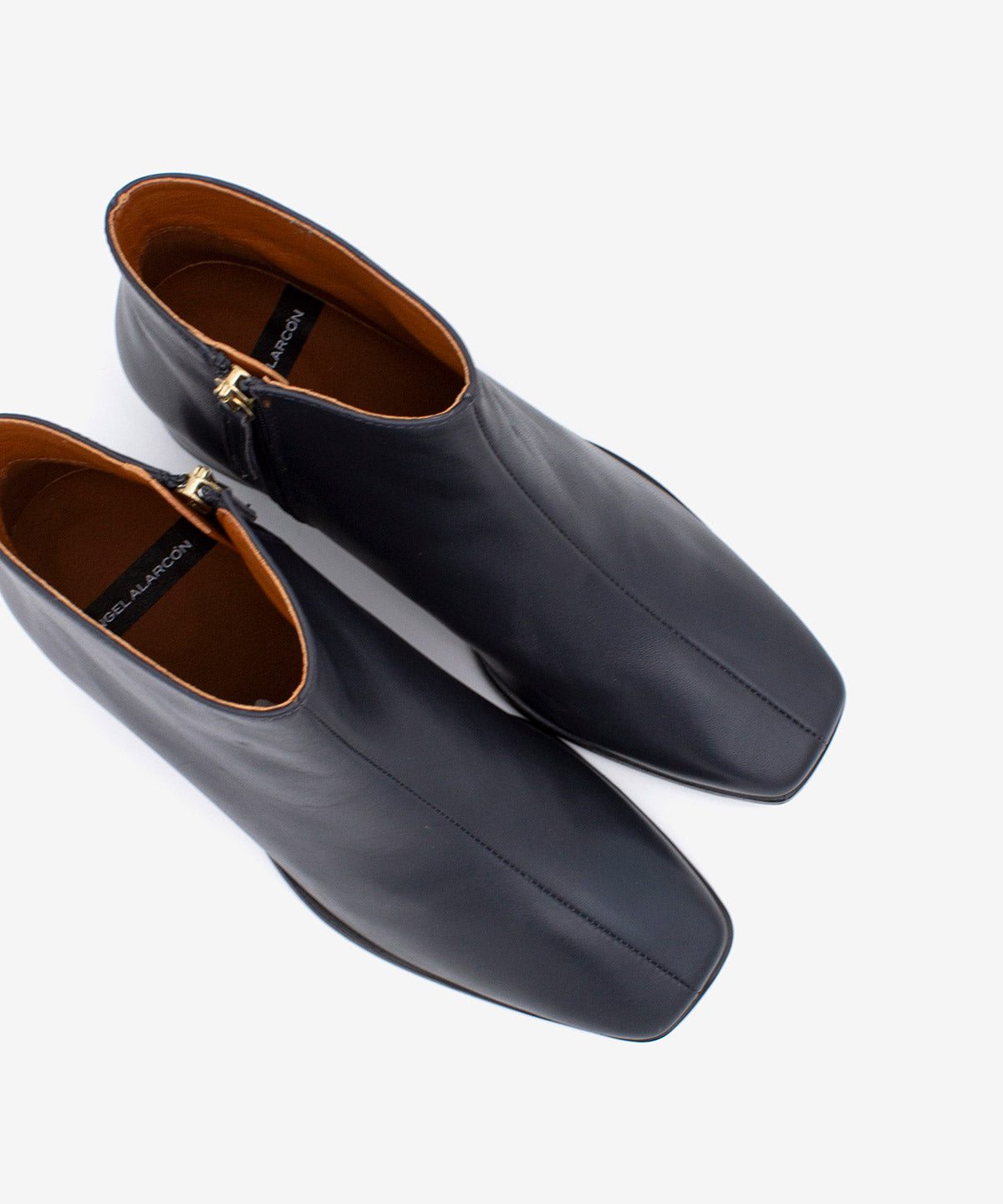 ARWEN - Botín cómodo de tacón ancho con puntera cuadrada de piel lisa - Zapatos Negros - Zapatos de mujer Ángel Alarcón - Women Shoes 2026