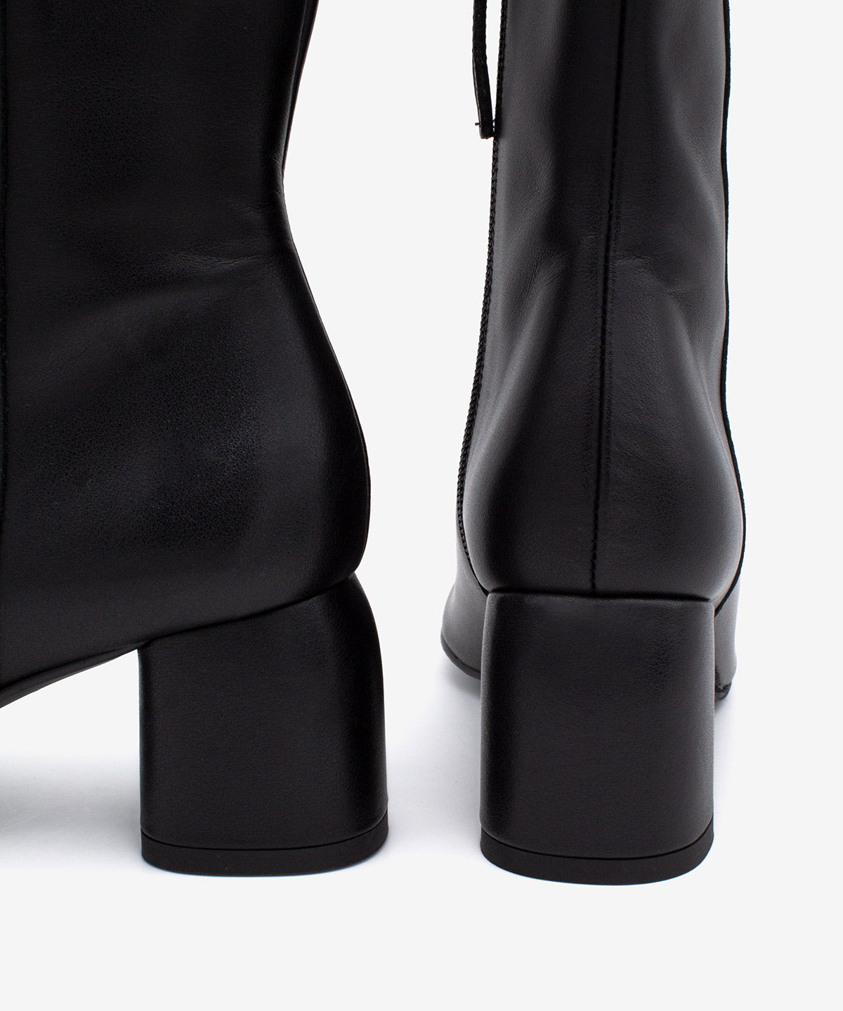 MURIELLE - Botín de tacón de diseño con puntera redonda en piel lisa - Zapatos Negros - Zapatos de mujer Ángel Alarcón - Women Shoes 2026