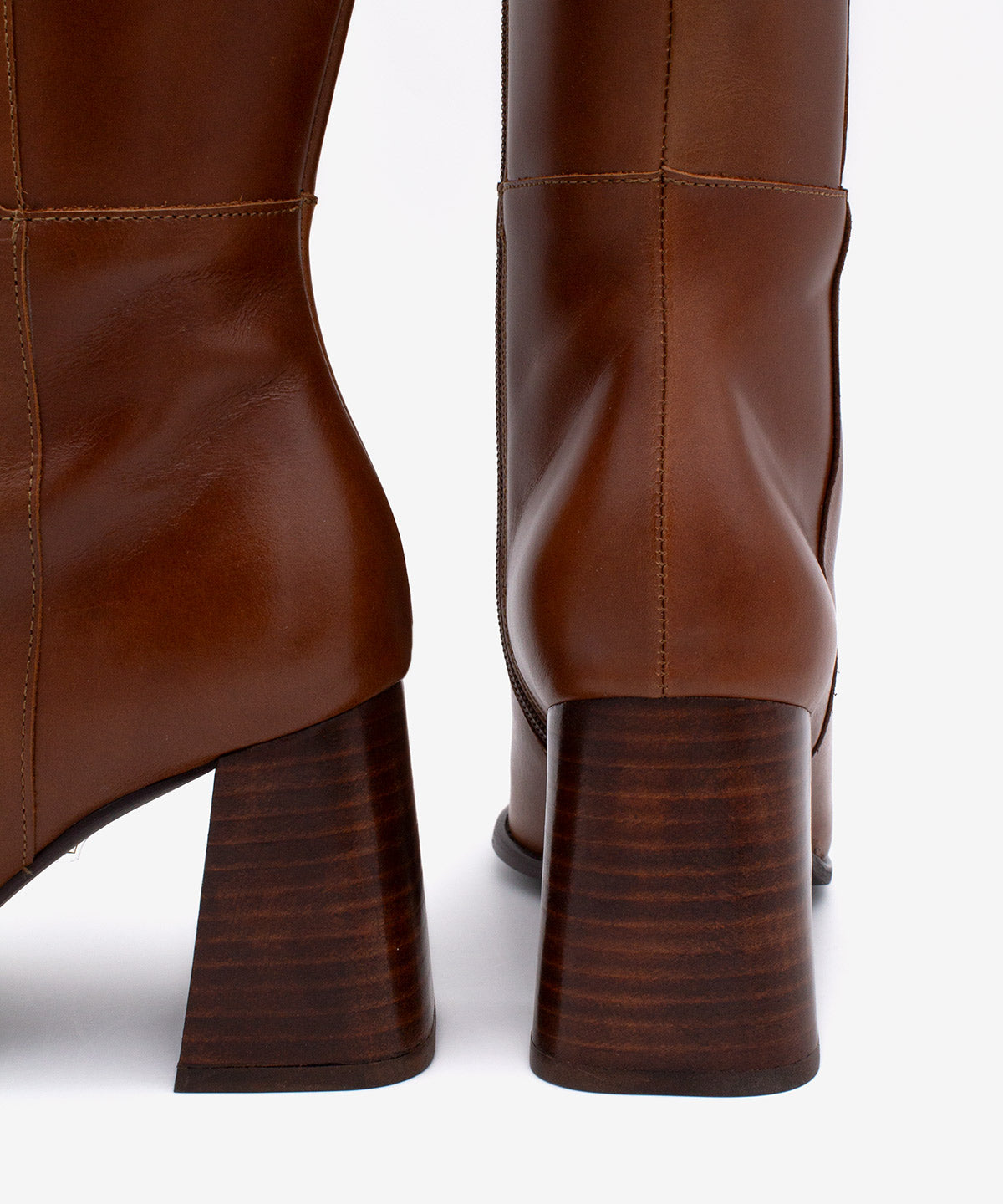 TRITAS - Bota alta de piel lisa semibrillante con tacón efecto madera - SIENA (C.Vazquez) - Zapatos de mujer Ángel Alarcón - Women Shoes 2026