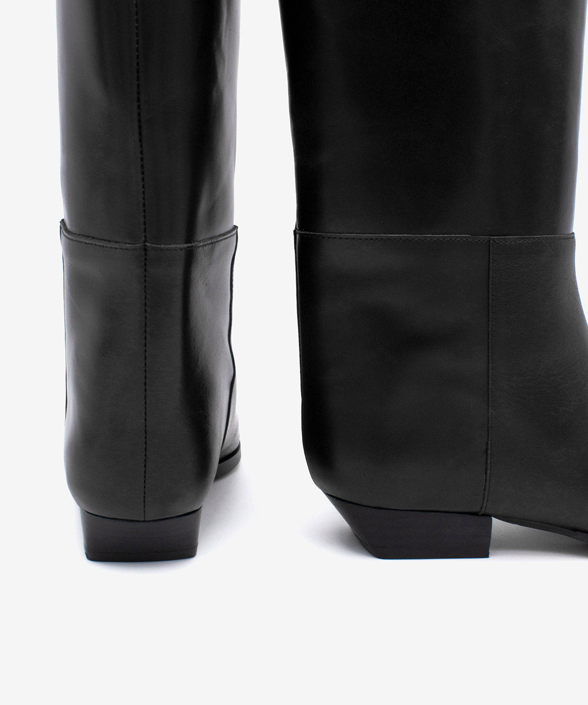 EMIRA - Bota alta de estilo western con puntera fina en piel lisa semibrillo - Zapatos Negros - Zapatos de mujer Ángel Alarcón - Women Shoes 2026